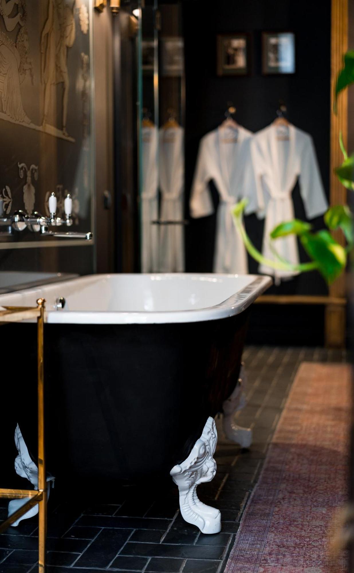 Communal Hotel Kutaisi Eksteriør bilde
